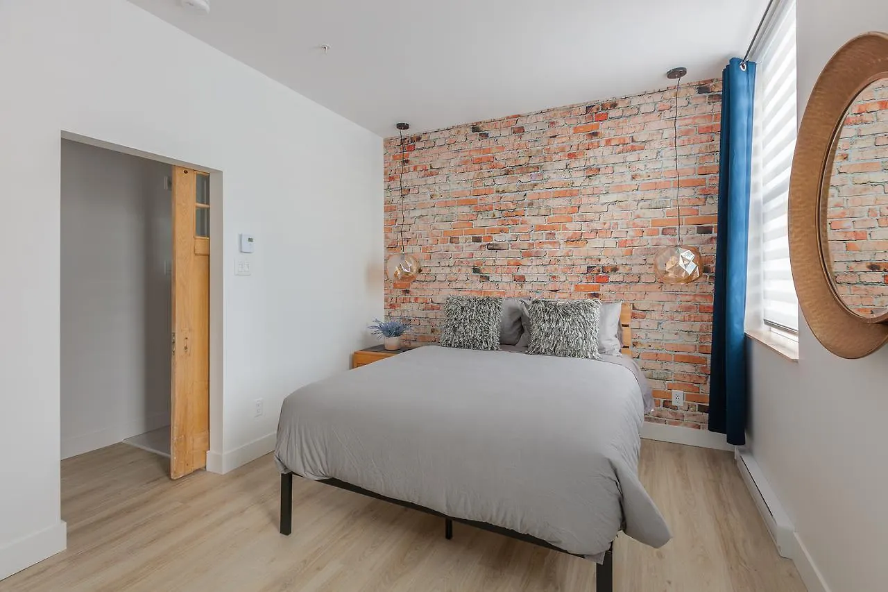 Отель Les Lofts Ste-Anne Квебек